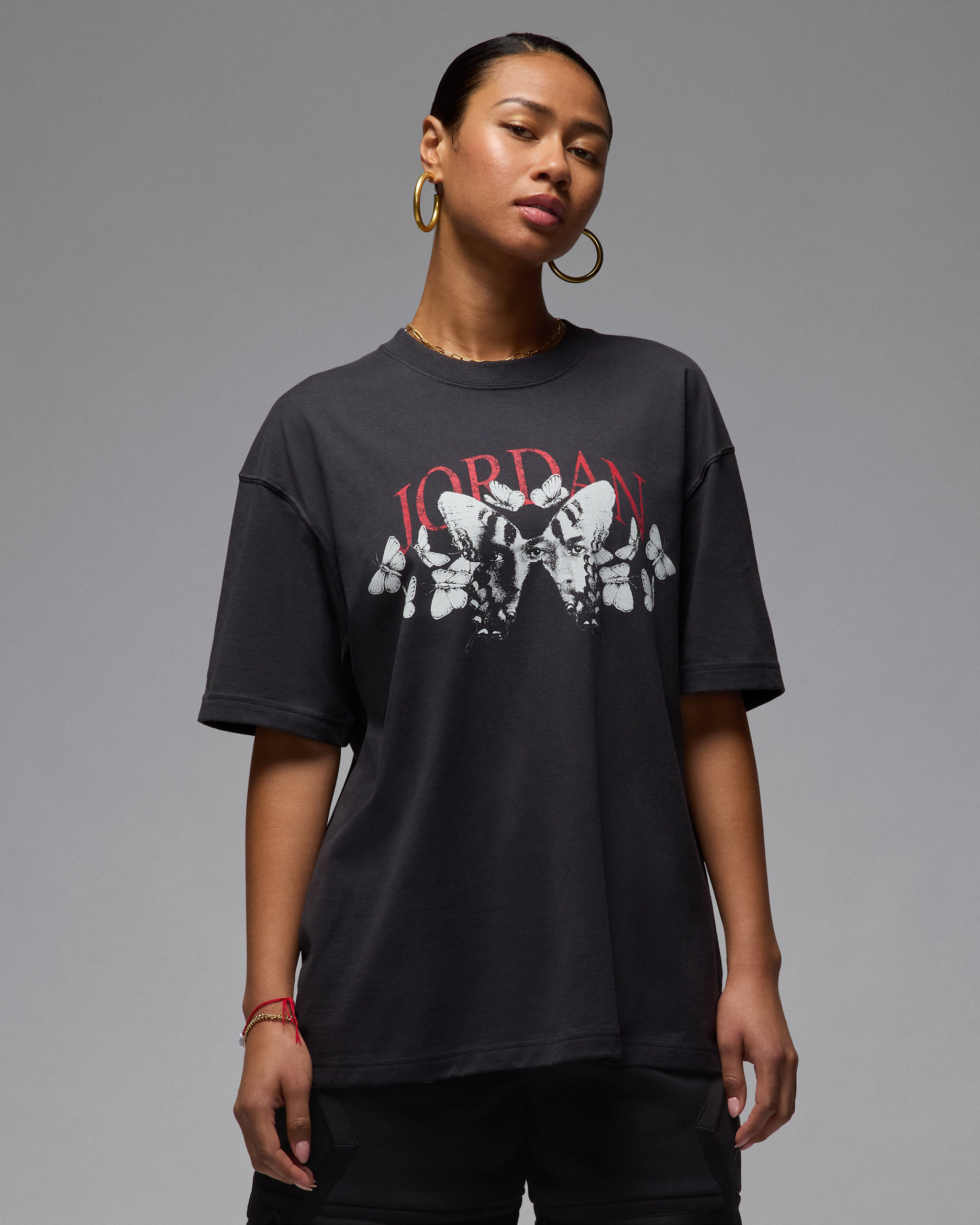 Jordan Women's Oversized Graphic T-Shirt. Nike CA